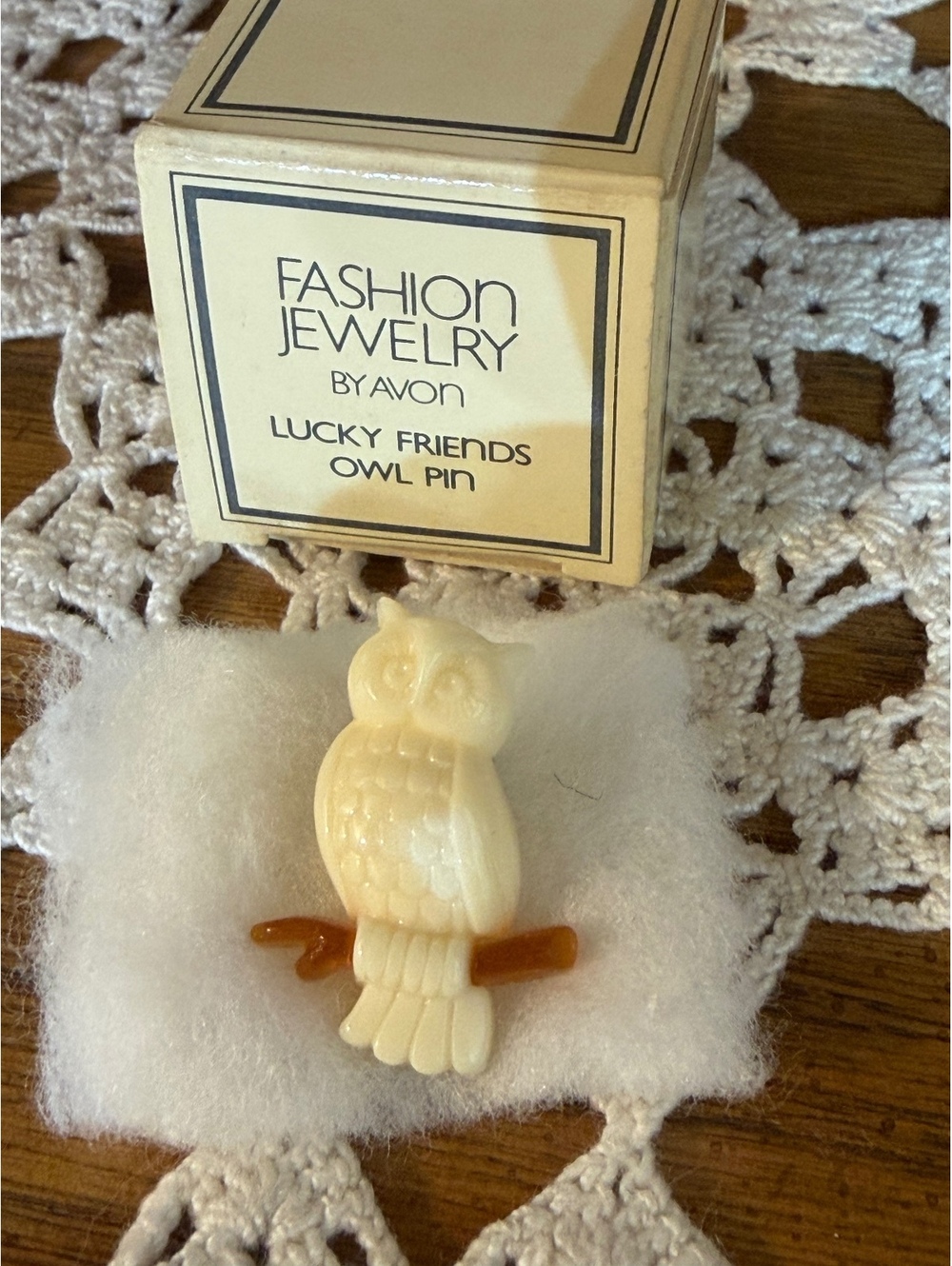 VTG 1984 Avon Lucky Friends Owl Pin Brooch Milky White Lucite Amber Branch NIB